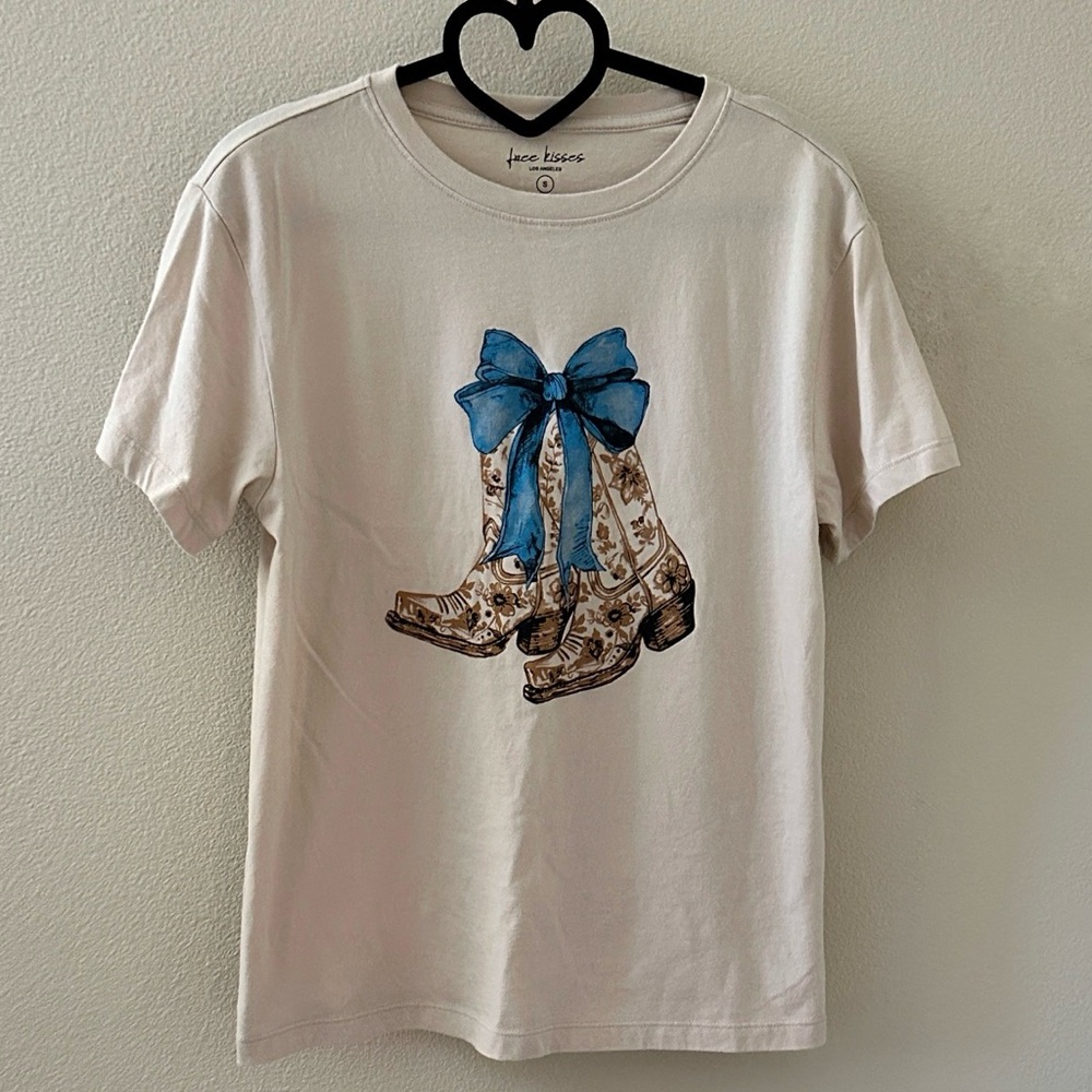 Free Kisses Cream Cowgirl Boots & Bow Graphic T-Shirt Size S